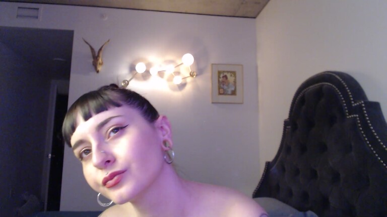 QueenAvaline's Streamate show and profile