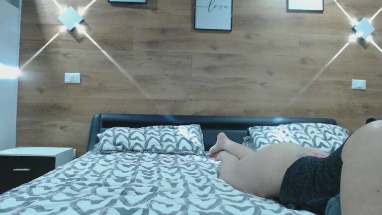 MiaFoxItalia's Streamate show and profile