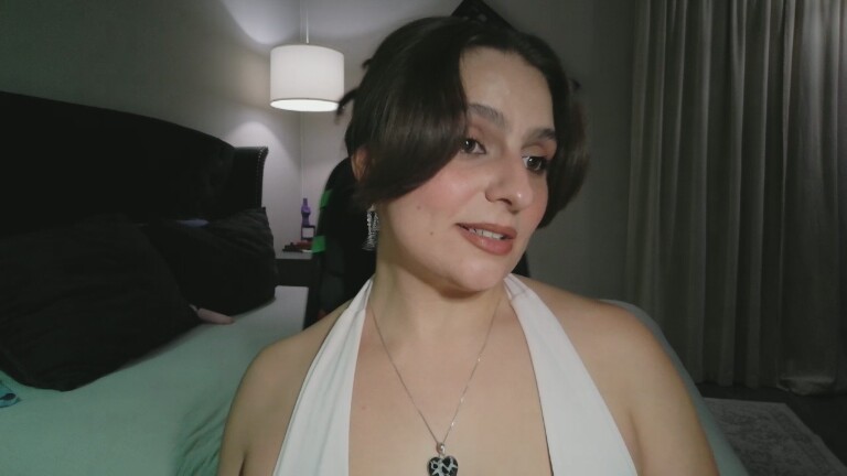 LuciaKing's Streamate show and profile