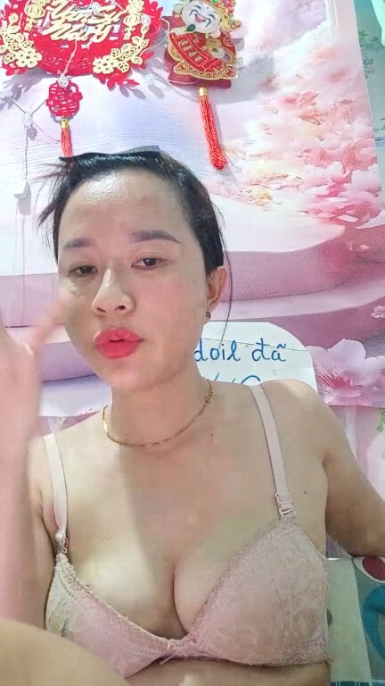 EmilyShow_96's Streamate show and profile