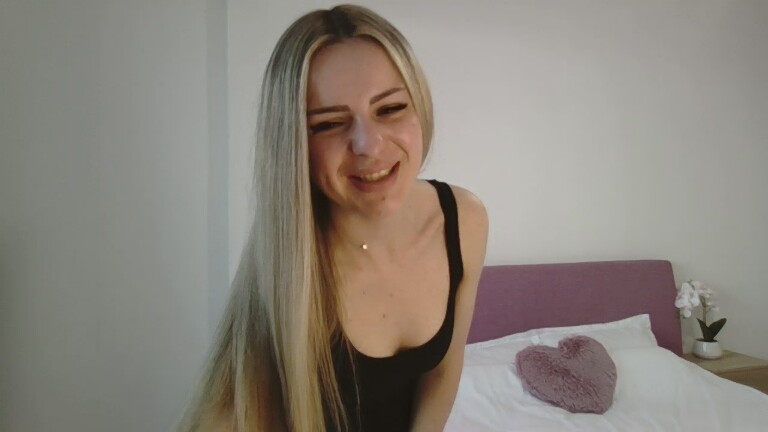 EMYILIA's Streamate show and profile